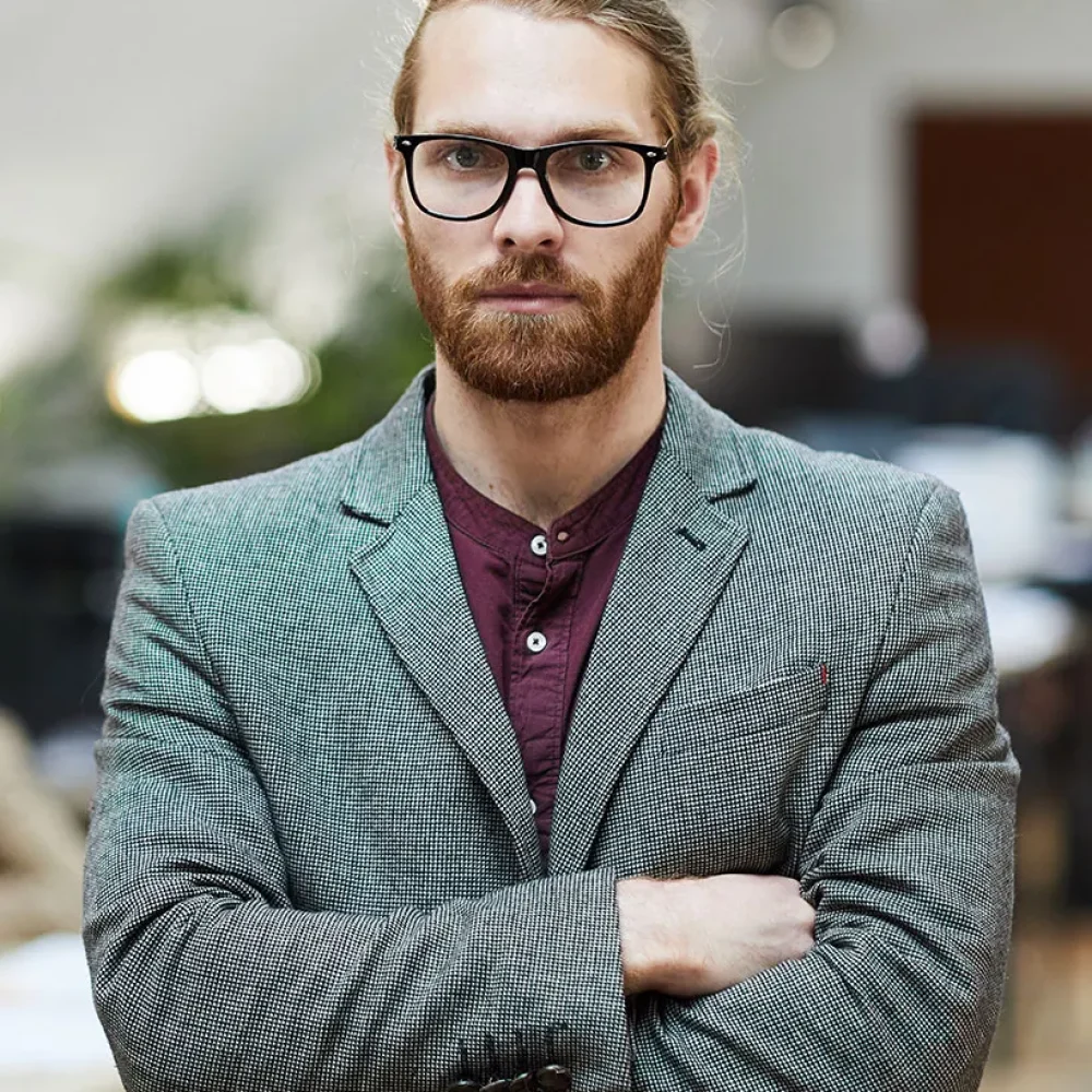 businessman-posing-TZVK8U5